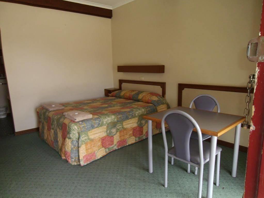 The Argent Motel Броукън Хил Екстериор снимка